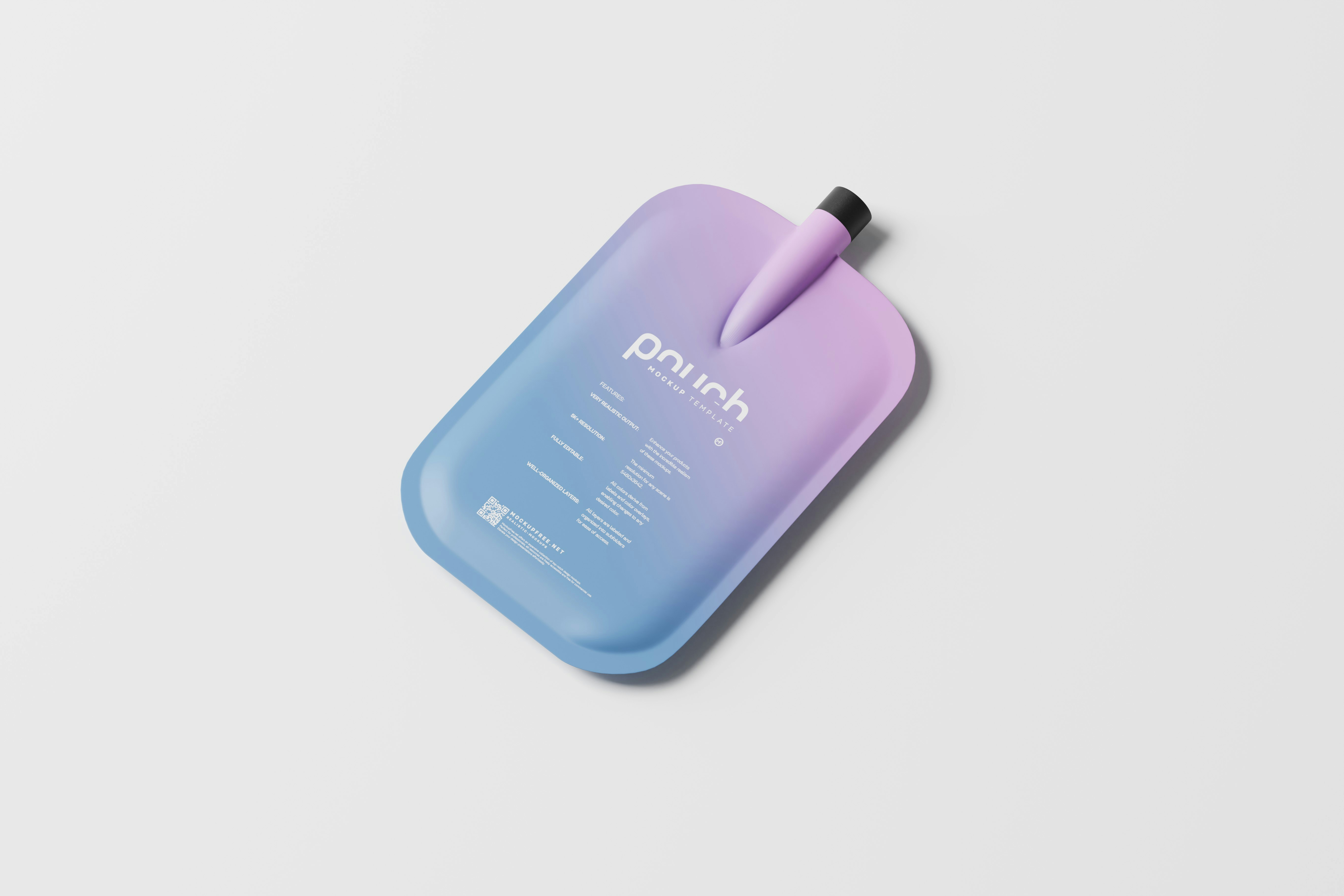 古着のTシャツをカットして、掃除用クロスとして再利用している様子