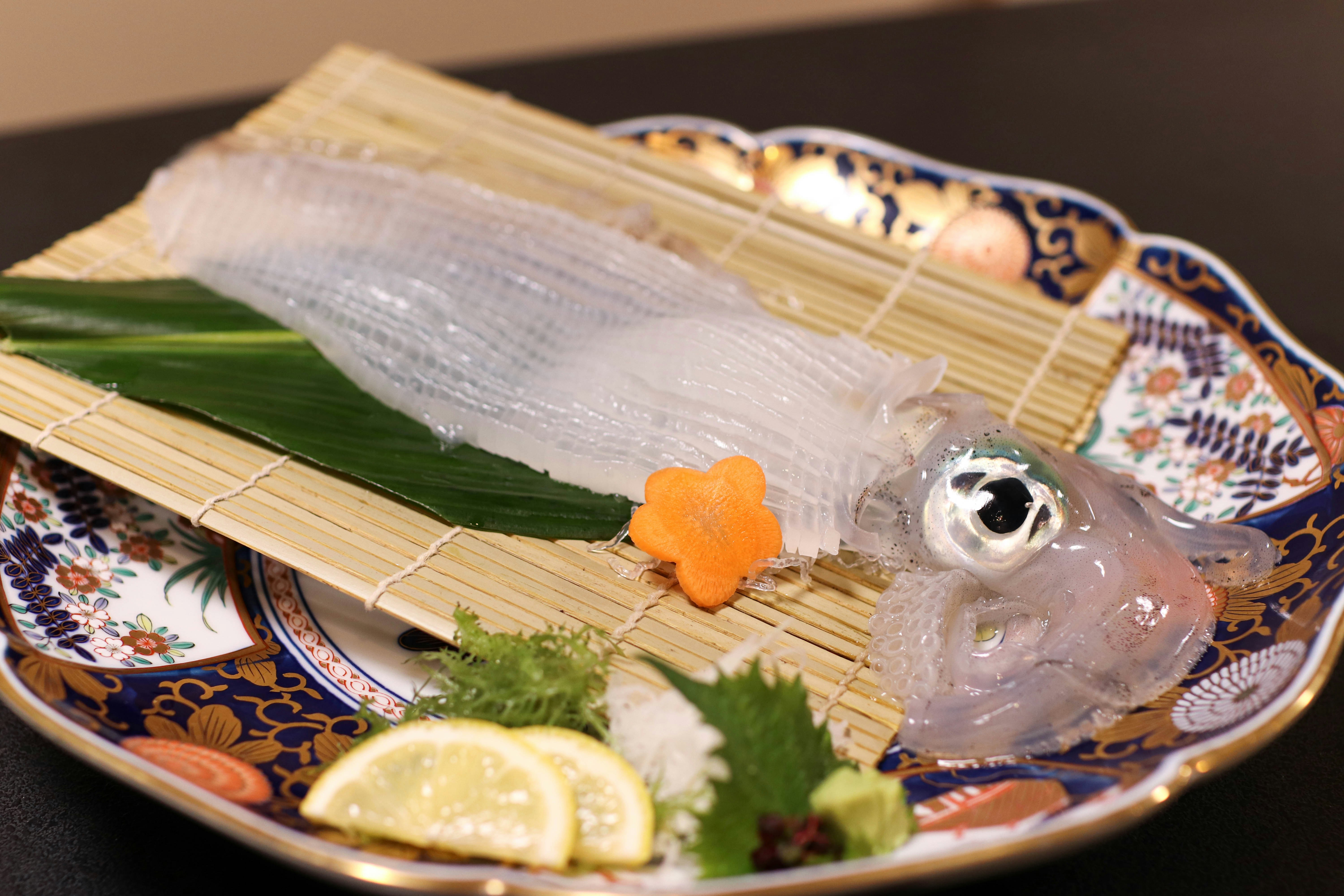 新鮮な魚介がふんだんに盛り付けられた海鮮丼のアップ